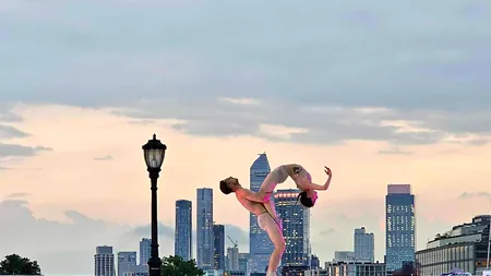 Spectacolul de dans contemporan ”Oameni speciali”, cu Lari Giorgescu și Teodora Velescu, reprezentații extraordinare la New York