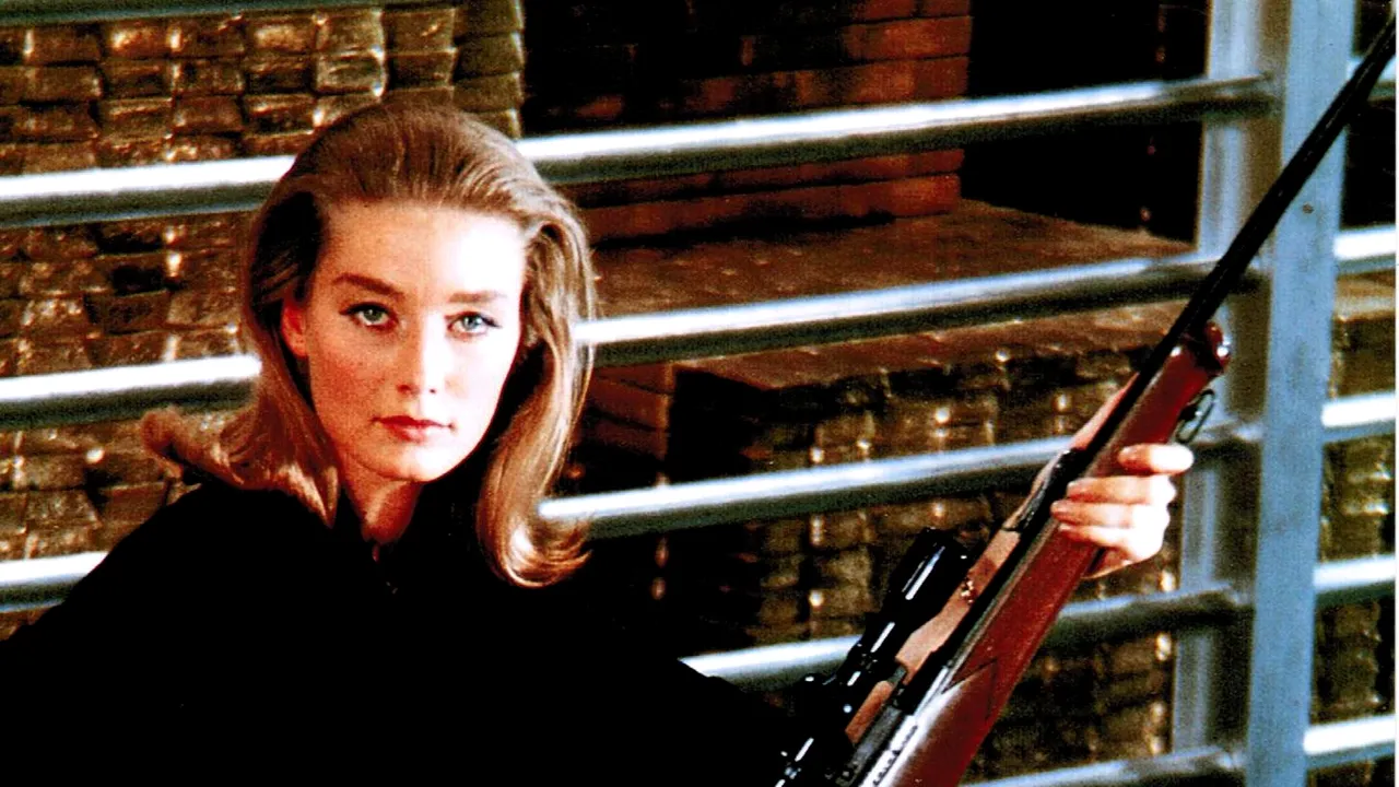 A murit partenera lui James Bond din filmul 