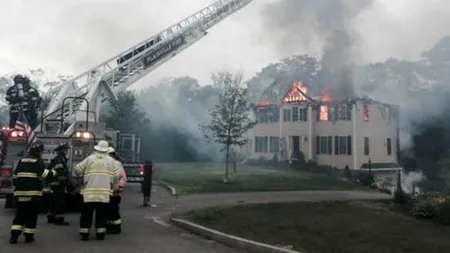 Trei morți în Massachusetts, în urma prăbușirii unui avion de mici dimensiuni peste o casă