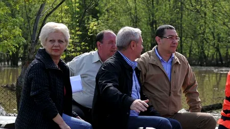 Ponta către ministrul Apei și Pădurilor: Măi, Doina, nu avem destule fotografii împreună?