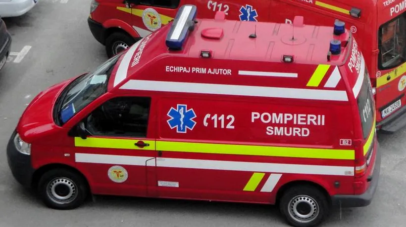 Opt persoane la spital după ce două mașini și un microbuz s-au ciocnit, în Brașov