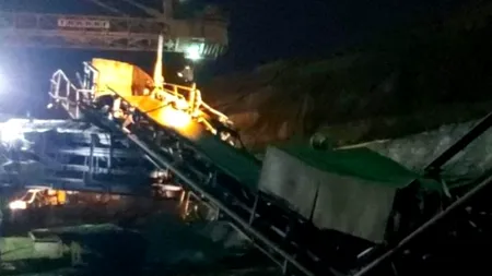Minerii de la Complexul Energetic Oltenia, la un pas de o nouă TRAGEDIE. Două benzi de transport s-au prăbușit