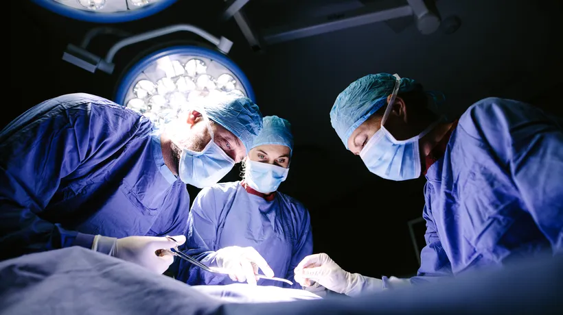 Tumoră ovariană de 6 kilograme, extirpată cu succes de către medicii de la Spitalul Militar Central