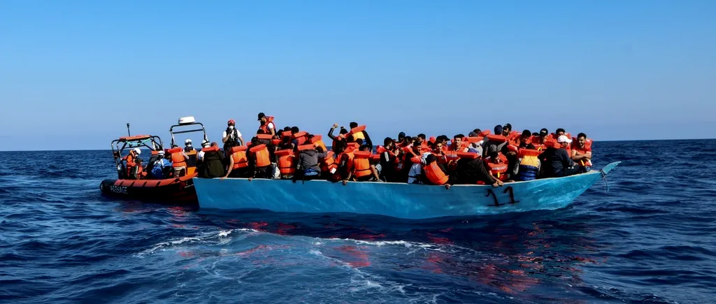 Aproape 600 de migranți au traversat Canalul Mânecii către Marea Britanie într-o singură zi