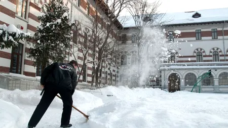 Școli închise luni din cauza zăpezii și a  viscolului: 11 în Arad, Vâlcea, Prahova și toate din Timiș  și Suceava 