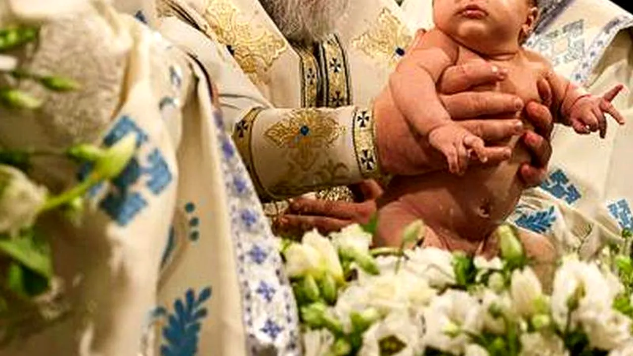 Tatăl bebelușului mort după botez, declarație sfâșietoare: “Pe copil l-a bușit sângele pe nas. Dacă îl vezi cu gura căscată și că plânge, nu îl scufunzi de tot în apă, nu?”