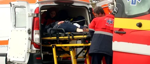 O ambulanță cu patru pacienți a fost lovită de un automobil condus de un șofer beat