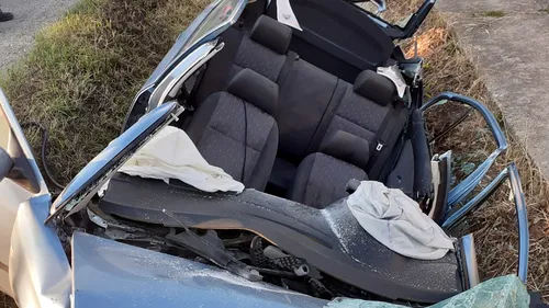 Dej: Un şofer a intrat cu mașina într-un cap de pod și a murit