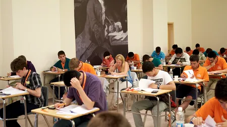 Elevii români - patru medalii, locul întâi în Europa și locul șase în lume, la Olimpiada de Chimie 