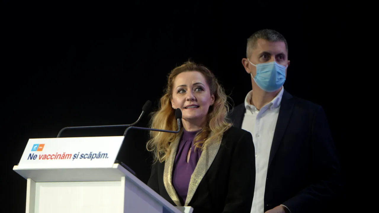 Elena LASCONI lansează săgeți la adresa lui Klaus Iohannis: „Nu voi fi într-o colivie de aur, 10 ani în concediu”