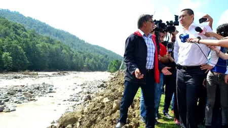 După viitură, primarii așteaptă Apele Române. 