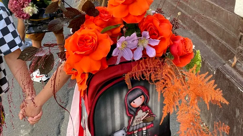 „Manifest pentru normalitate” lansat de master floristul Nicu Bocancea: Groapă în asfalt acoperită cu flori, poarta cărților din flori și construcție florală din mucuri de țigară