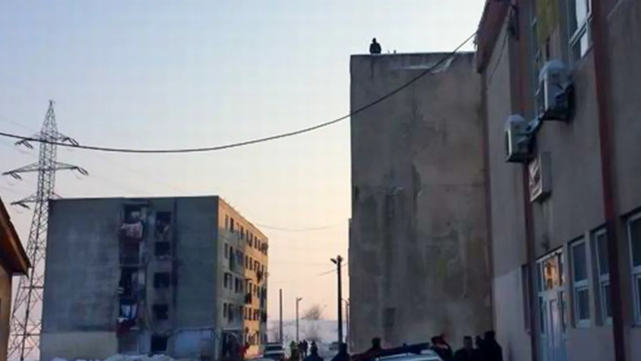 Scene incredibile în Pitești: ce a pățit un bărbat care și-a uitat cheile și a încercat să intre altfel în apartament