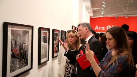 O cunoscută galerie a acoperit două picturi reclamate pentru blasfemie de unii vizitatori musulmani