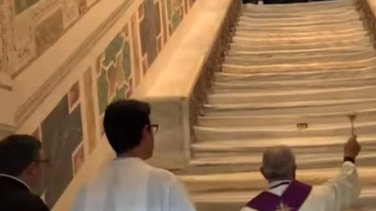 Pentru prima dată în ultimii 300 de ani, Scara Sfântă din Roma a fost dezvelită și restaurată 
