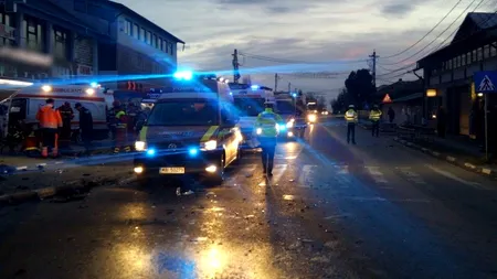 ACCIDENT GRAV. Pacient mort în ambulanță, după ce o altă mașină nu a acordat prioritate. VIDEO