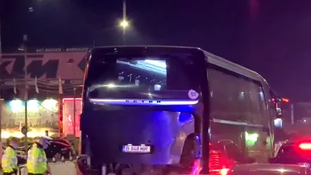Accident în apropiere de Aeroportul Otopeni. O mașină a intrat într-un autocar (VIDEO)