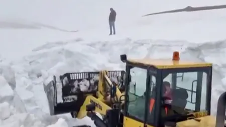 VIDEO. Continuă deszăpezirea pe Transalpina. Care este termenul de reluare a circulației pe tronsonul dintre Rânca și Obârșia Lotrului