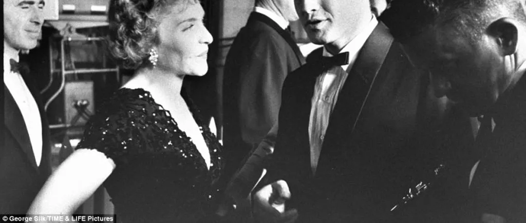 Premiile Oscar în Epoca de Aur a Hollywoodului. Audrey Hepburn, Marlon Brando și Humphrey Bogart la premiile Academiei. GALERIE FOTO