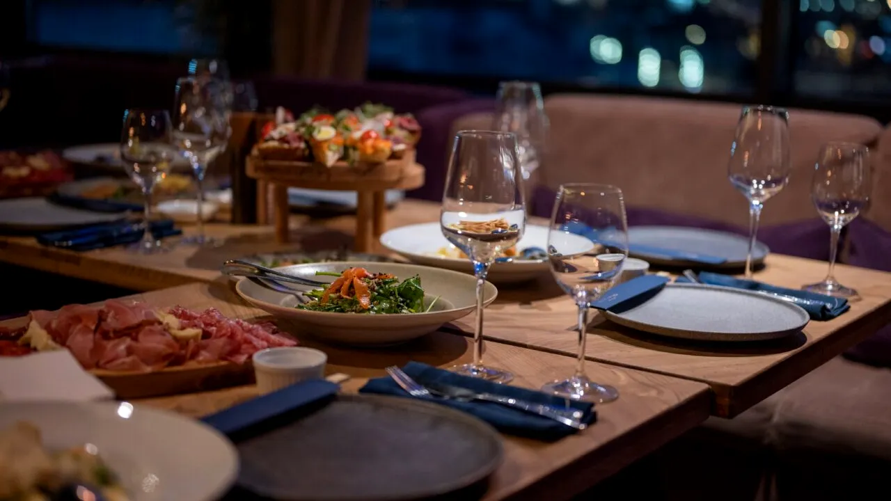 Se vinde un mare lanț de restaurante, prezent și în România. Prețul uriaș pentru care se face tranzacția secolului în HoReCa