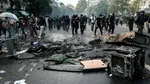 Tensiuni majore în Franța: Sute de rețineri la protestele elevilor. Macron cere mai multă „empatie” din partea forțelor de ordine. Grenadele de șoc, interzise, după ce un tânăr a rămas fără mână