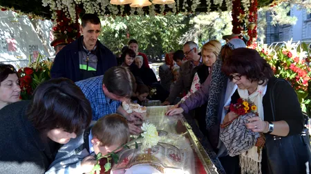 Ponta, huiduit de mai multe persoane după slujba de Sfânta Parascheva: „TRĂDĂTORULE!