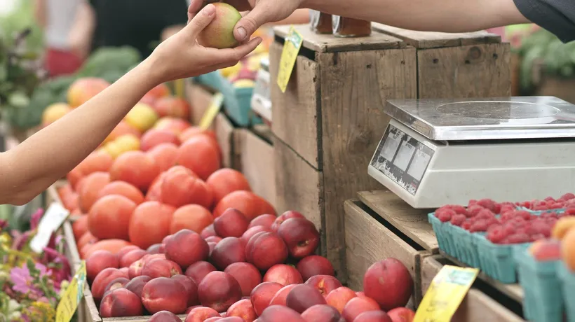 RECORD NEGATIV. Prețurile de comercializare a legumelor și fructelor, în vrie. Pe fondul pandemiei de COVID-19, samsarii vând aceste produse la prețuri triple