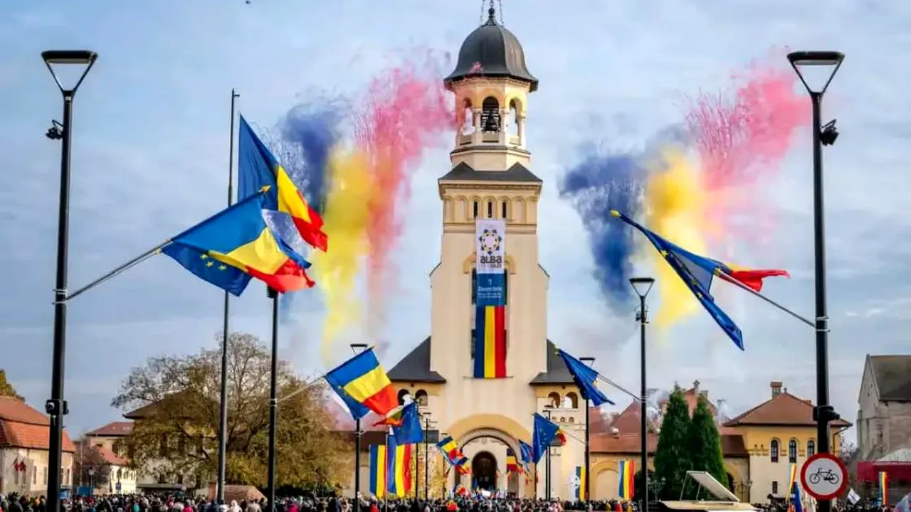 Un bărbat care a expus simboluri legionare la Alba Iulia, de Ziua Națională, este cercetat sub control judiciar