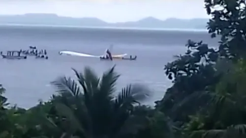 Un avion de pasageri S-A PRĂBUȘIT în Oceanul Pacific. TOȚI oamenii de la bord au supraviețuit în mod miraculos