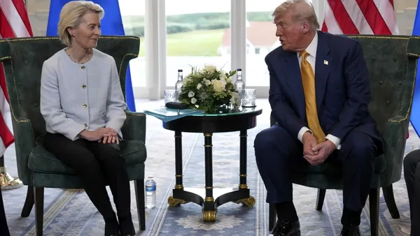 Amenințarea unui război comercial SUA-UE, în creștere. Discuțiile despre soarta economiei mondiale au loc între Donald Trump și Ursula von der Leyen