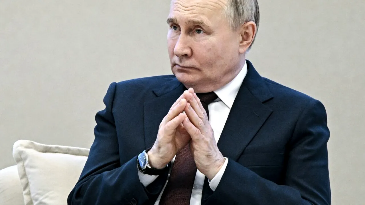 Cum vrea Putin să CONTROLEZE clasa muncitoare din Rusia: ”Oamenii cad mai ușor în PLASA PROPAGANDEI de la Kremlin”