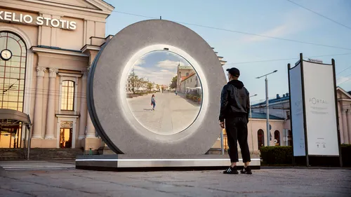 Vilnius a construit un „portal” către un alt oraș din Europa pentru a-i ține conectați pe oameni. Cum funcționează - FOTO