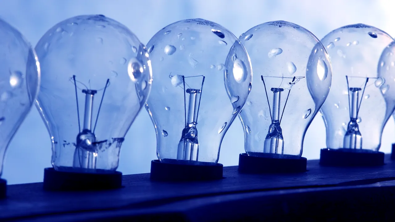 Viscolul face RAVAGII în țară: ZECI DE MII de persoane au rămas FĂRĂ CURENT ELECTRIC în județul Timiș. Ce alte JUDEȚE sunt afectate