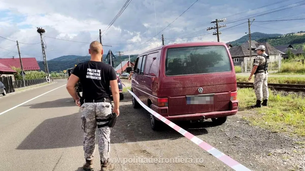 Polițiștii de frontieră au găsit în mașina unui maramureșean două grenade și 11 cartușe. Surprizele au apărut abia la percheziția din casa bărbatului (FOTO-VIDEO)