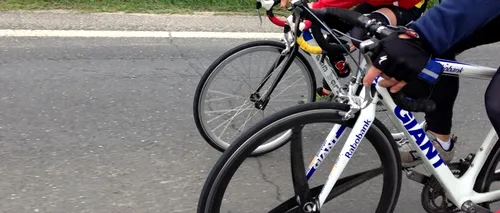 Copil de 13 ani, lovit de mașină, în timp ce se plimba cu bicicleta pe stradă