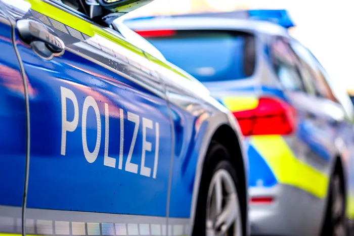 Un muncitor român a fost găsit mort într-o parcare din Germania. Trupul i-a fost abandonat, după ce o femeie l-ar fi plimbat 100 km cu mașina