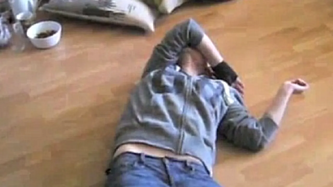 O femeie cu dizabilități a postat pe internet un video prin care să convingă autoritățile că locuința care i-a fost repartizată este o închisoare