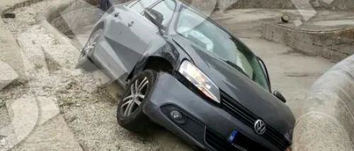 O mașină a ajuns în Fântâna Miorița și două persoane au fost rănite, în urma unui accident
