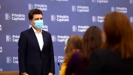 Ce a făcut Nicușor Dan chiar înainte să devină oficial primarul Bucureștiului: Și-a parcat mașina și... - FOTO