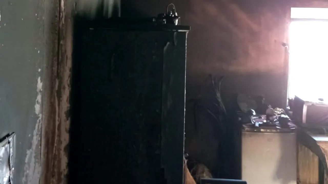 O bătrână a murit într-un incendiu izbucnit în locuinţa sa. Femeia era imobilizată la pat