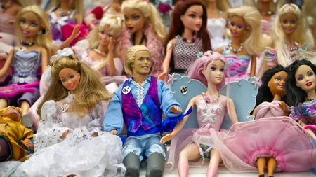 BARBIE, FĂRĂ RIDURI la cei 60 de ani ai săi. Cum s-a schimbat una dintre cele mai POPULARE jucării din lume