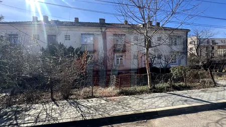 Locatarii unui bloc din Iași se tem că se vor PRĂBUȘI cu tot cu clădire, la următorul cutremur. Ce s-a întâmplat în 2011, când a început coșmarul