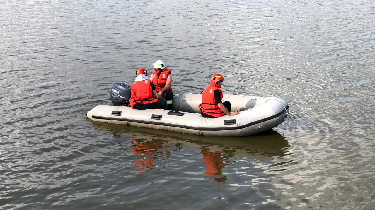 Un copil de 15 ani și-a pierdut viața, după ce s-a înecat într-un lac din județul Iași