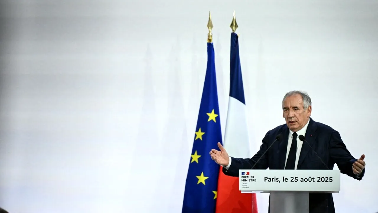 Premierul Franței vrea să obțină în septembrie votul de încredere al Parlamentului pe tema planului bugetar