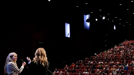 Cel mai cunoscut cinematograf din Paris se închide din cauza unei invazii cu ploșnițe. Spectatorii au fost mușcați la un eveniment cu Sigourney Weaver