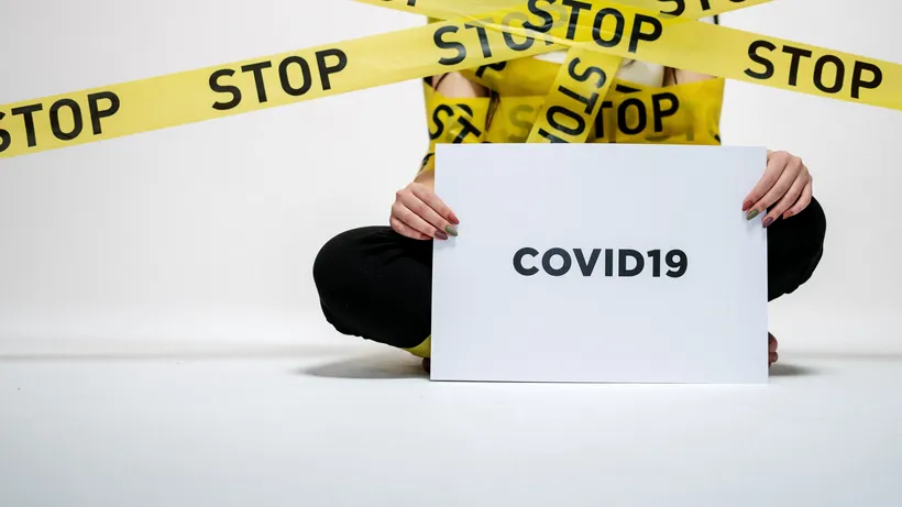 Pacienții români de COVID-19, un nou simptom alarmant. Medicii avertizează: „Se întâlnește și în formele ușoare”