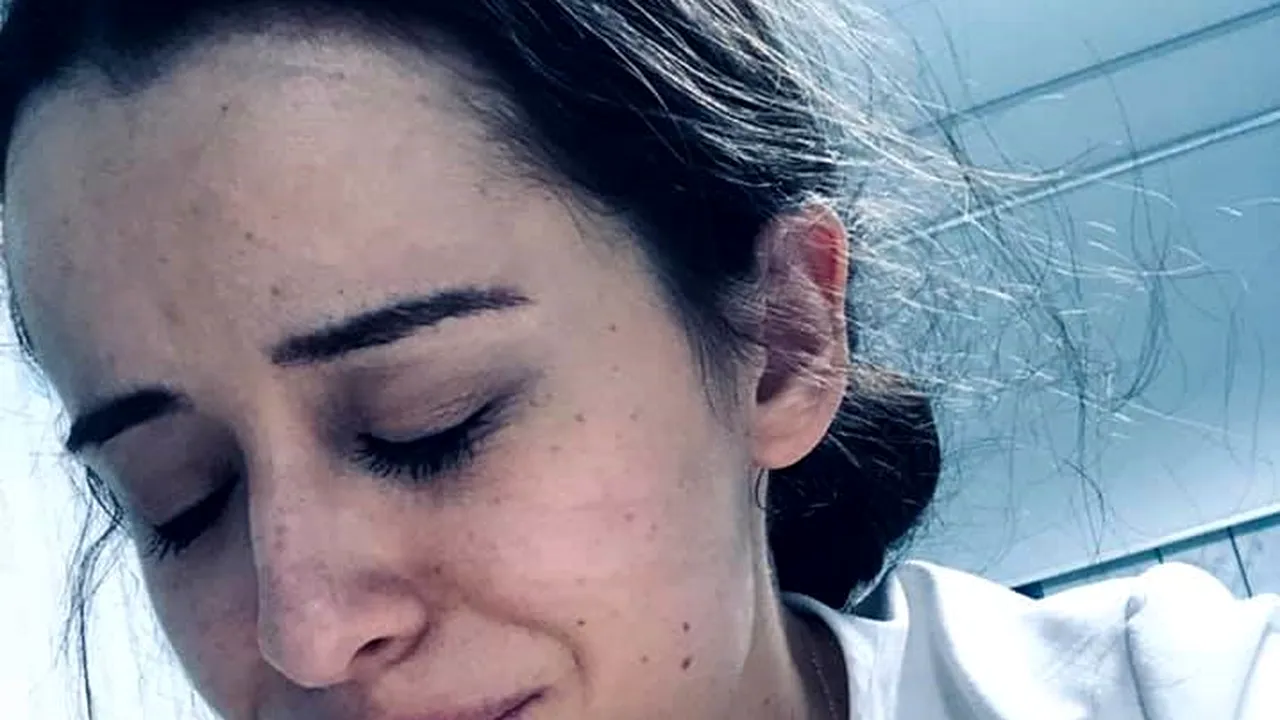 Fotografia virală a unei doctorițe care a plâns în gardă la Floreasca din cauza COVID: „După 33 de ore de purtat mască…