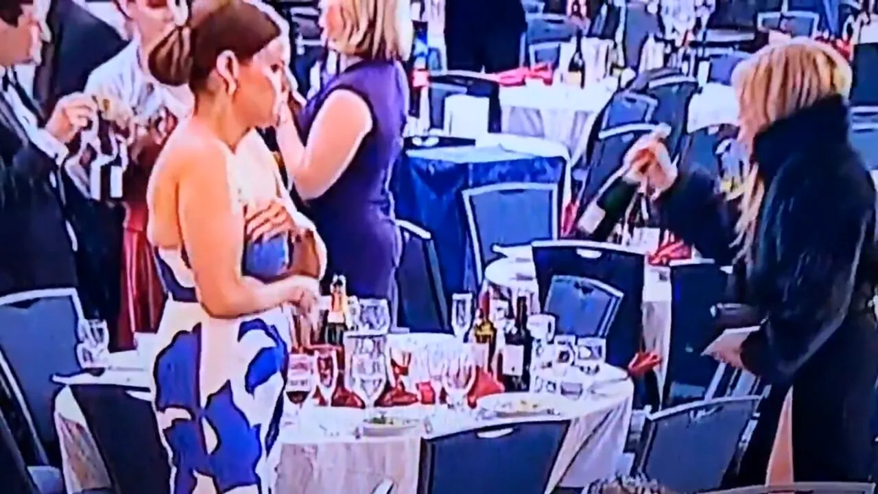 O invitată la cina lui Trump unde a avut loc atacul armat a profitat de moment ca să fure o şampanie