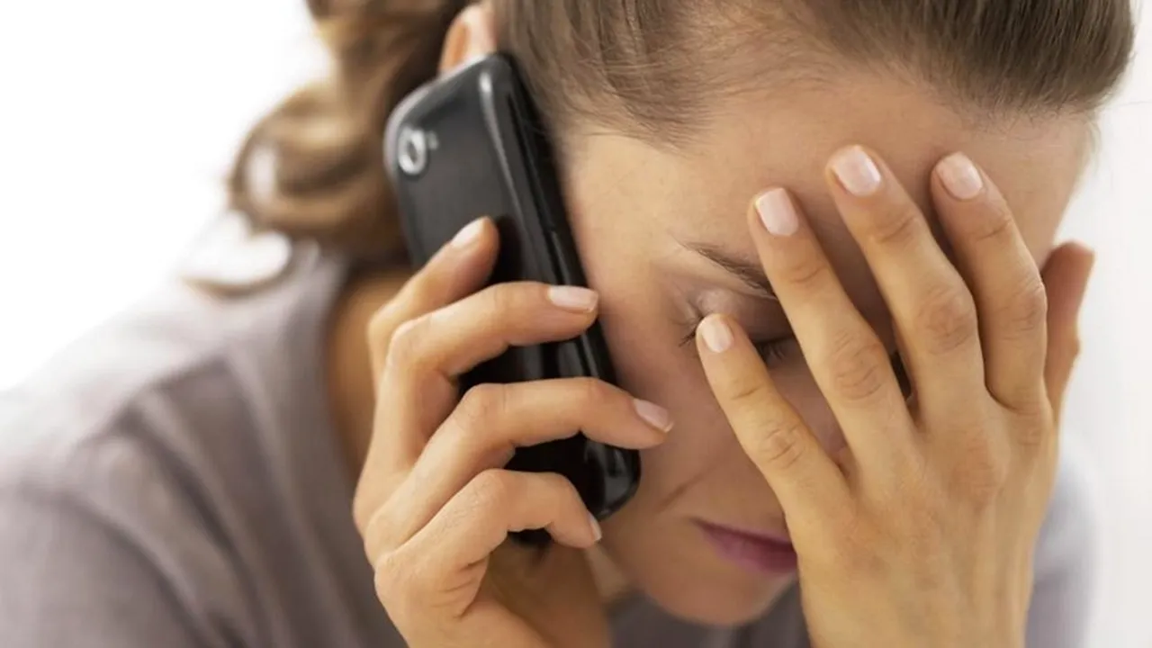 Înșelătoriile prin telefon, foarte profitabile pentru escrocii din Marea Britanie