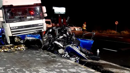 Vrancea: Impact puternic între un autoturism și un TIR. Trei tineri au murit